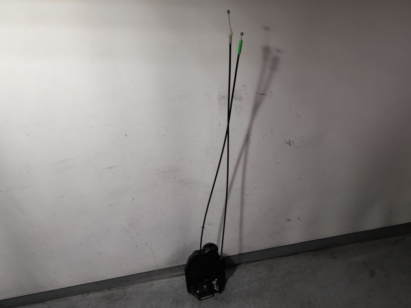 Recambio de cerradura puerta trasera derecha para toyota verso active referencia OEM IAM 690500F031  