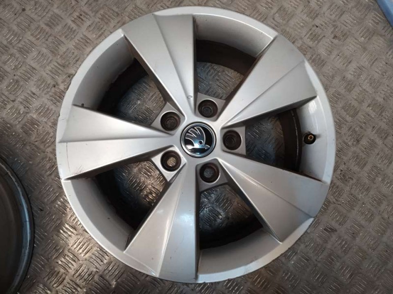 Recambio de juego llantas aluminio para skoda octavia combi (5e5) active referencia OEM IAM 6.5X16 5 TORN ET46 ALUMINIO 