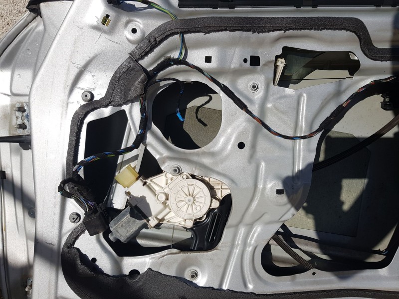 Recambio de elevalunas delantero derecho para bmw 1 (e87) 118 d referencia OEM IAM 51337138466 6 PINS 