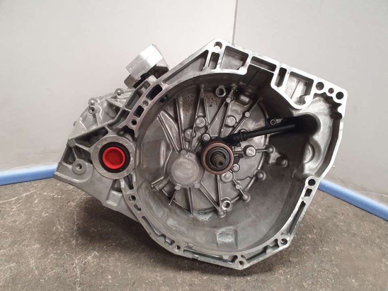 Recambio de caja cambios para nissan pulsar (c13) acenta referencia OEM IAM TL4131 B021331 6VELOCIDADES