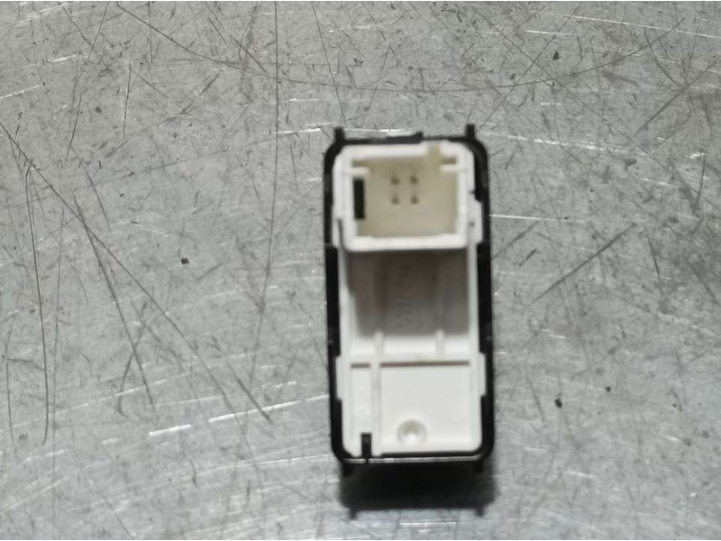 Recambio de mando elevalunas trasero izquierdo para peugeot 2008 (--.2013) allure referencia OEM IAM E31426  
