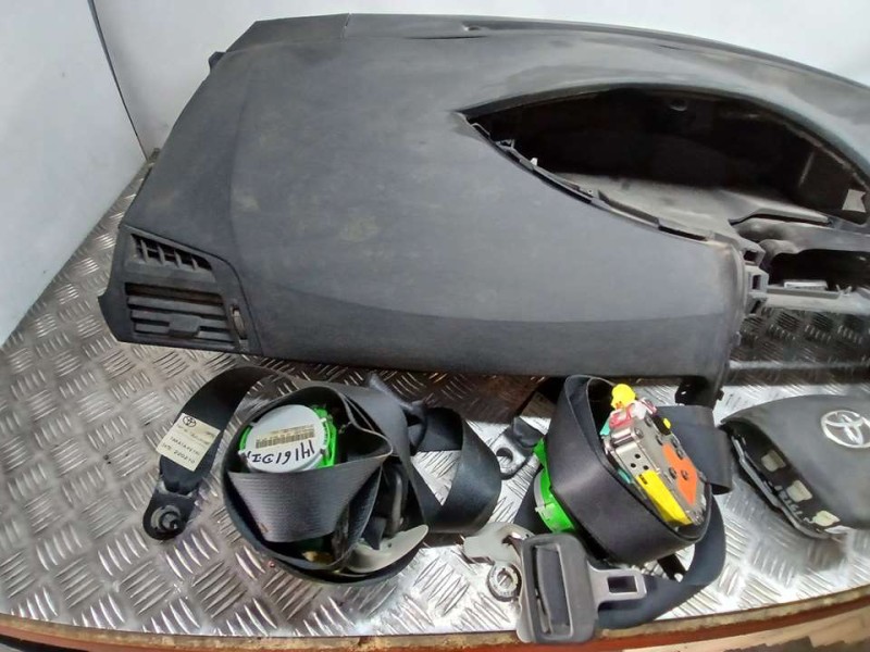 Recambio de kit airbag para toyota verso active referencia OEM IAM 451300F033B0 739700F031 LA CENTRALITA NO SE COBRA Y NO TIENE 