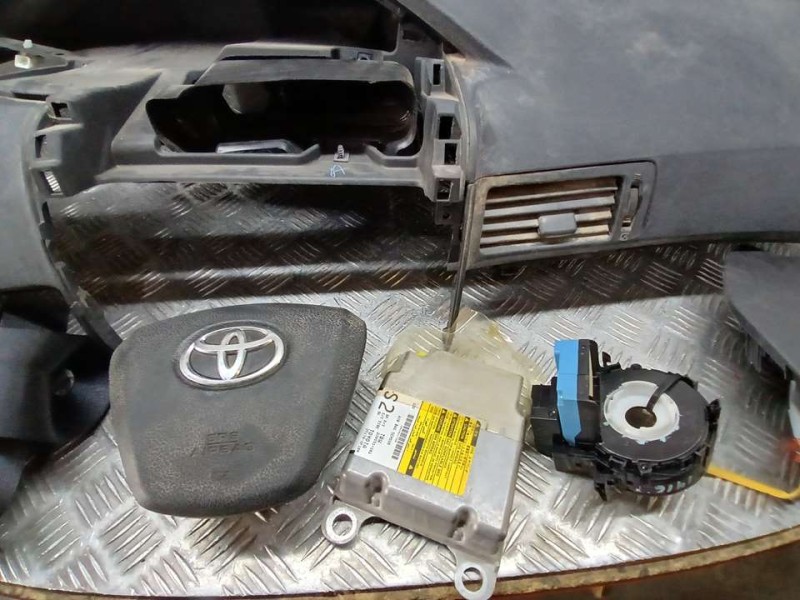 Recambio de kit airbag para toyota verso active referencia OEM IAM 451300F033B0 739700F031 LA CENTRALITA NO SE COBRA Y NO TIENE 
