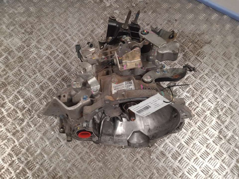 Recambio de caja cambios para mitsubishi space star (a00) color referencia OEM IAM F5MBD1ABZ Y705384 5VELOCIDADES