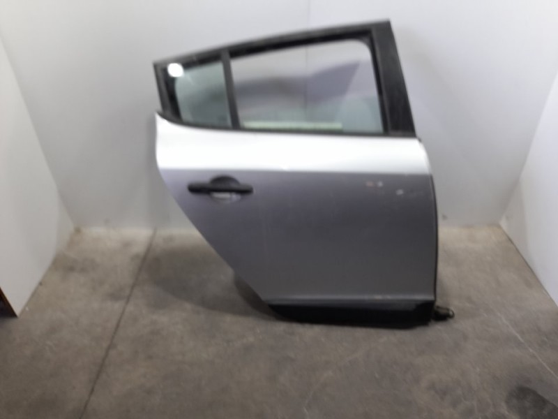 Recambio de puerta trasera derecha para renault megane iii berlina 5 p authentique referencia OEM IAM 821006014R  