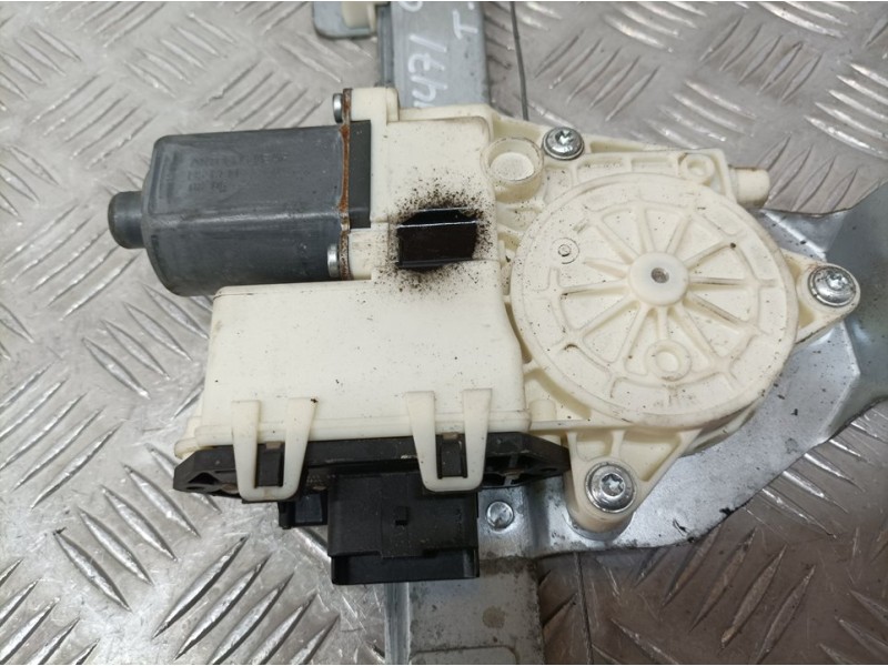 Recambio de elevalunas trasero izquierdo para citroën c4 berlina vtr plus referencia OEM IAM 9647444380  ELECTRICO 6 PINS
