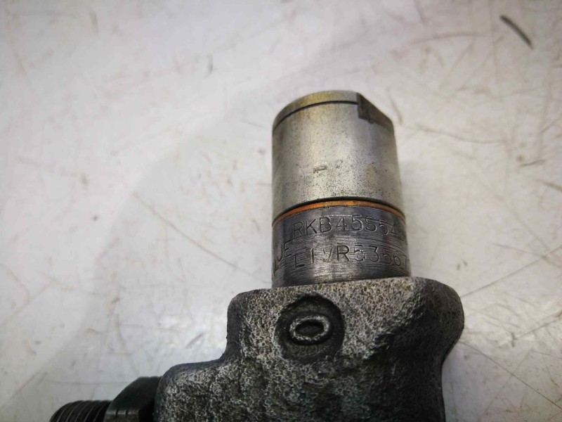 Recambio de inyector para renault master desde ´98 2.5 diesel referencia OEM IAM RKB45S5456  