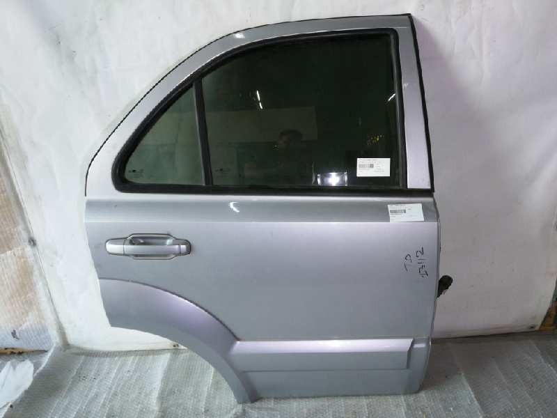 Recambio de puerta trasera derecha para kia sorento 2.5 crdi vgt ex1 referencia OEM IAM   