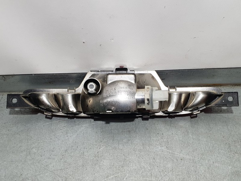 Recambio de piloto trasero central para peugeot 208 style referencia OEM IAM 9674308980  PARAGOLPES