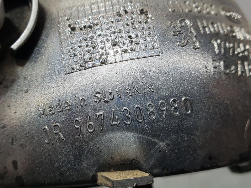 Recambio de piloto trasero central para peugeot 208 style referencia OEM IAM 9674308980  PARAGOLPES