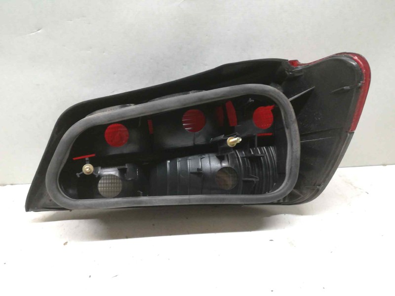 Recambio de piloto trasero izquierdo para peugeot 306 berlina 3/4/5 puertas (s2) referencia OEM IAM   