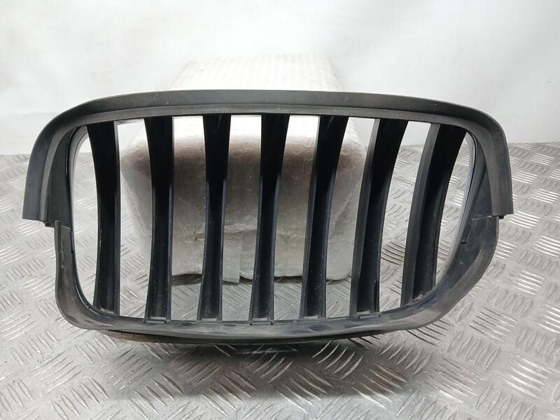 Recambio de rejilla delantera para bmw x5 (e70) 3.0 d referencia OEM IAM 51137171396 TOCADA DERECHA