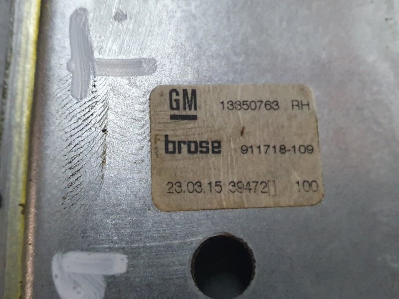 Recambio de elevalunas trasero derecho para opel astra j lim. selective referencia OEM IAM 13350763 911718109 BROSE 7 PINES