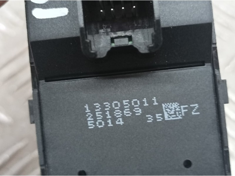 Recambio de mando elevalunas delantero izquierdo para opel astra j lim. selective referencia OEM IAM 13305011  