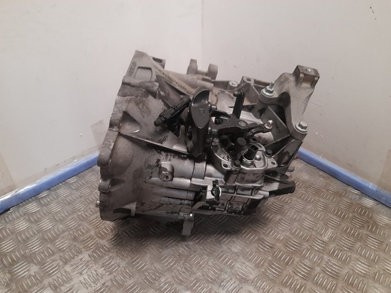 Recambio de caja cambios para ford focus lim. (cb4) titanium referencia OEM IAM 8M5R7002FC 180407 6VELOCIDADES