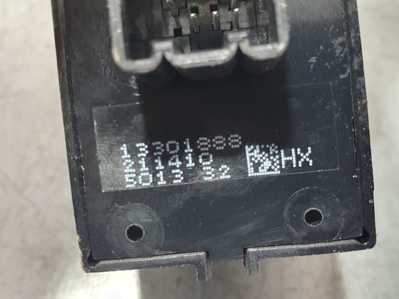 Recambio de mando elevalunas trasero derecho para opel astra j lim. selective referencia OEM IAM 13301888  