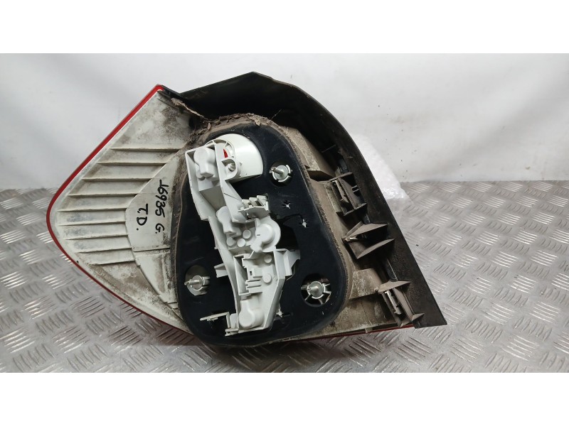 Recambio de piloto trasero derecho para bmw 1 (e87) 118 d referencia OEM IAM 7164856 ROZADO 