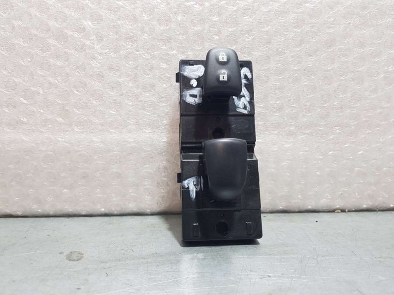 Recambio de mando elevalunas delantero derecho para nissan pulsar (c13) acenta referencia OEM IAM 254114BA0A  C/ MANDO DE CIERRE