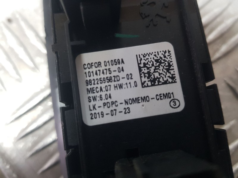 Recambio de mando elevalunas delantero izquierdo para peugeot 508 sw allure referencia OEM IAM 98225958ZD  C/MANDO RETROVISOR
