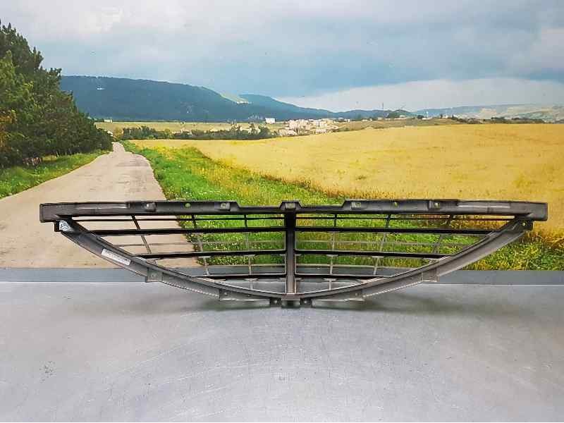 Recambio de rejilla delantera para ssangyong actyon 200 xdi referencia OEM IAM 7945131000  TOCADA VER FOTOS