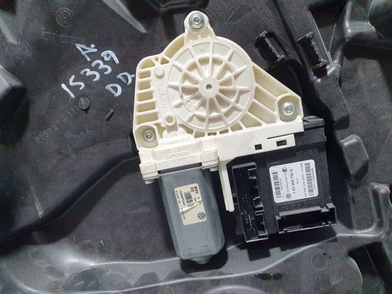 Recambio de elevalunas delantero derecho para volkswagen golf vi (5k1) advance referencia OEM IAM 5K0837462D 914232130 ELECTRICO