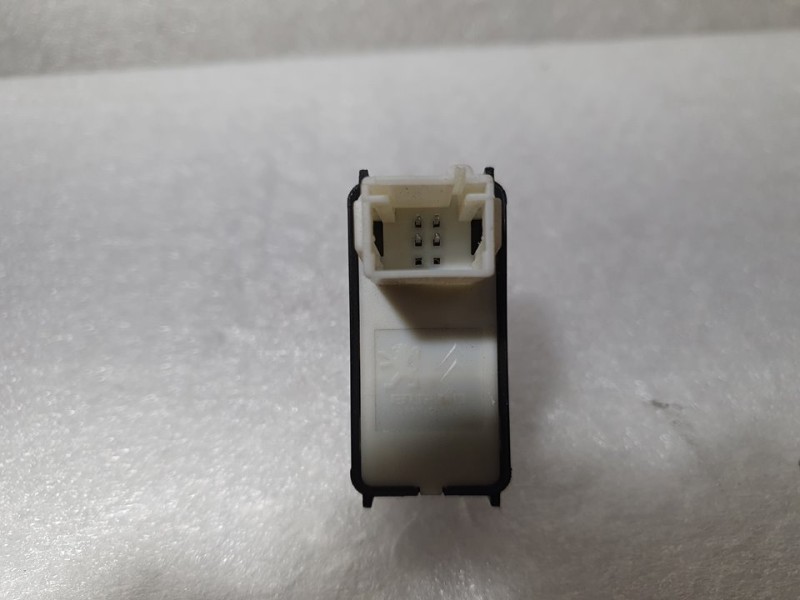 Recambio de mando elevalunas trasero derecho para peugeot 508 sw allure referencia OEM IAM 98220313ZD  