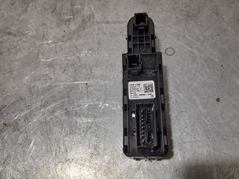 Recambio de mando elevalunas delantero izquierdo para opel corsa f edition referencia OEM IAM 96788264ZD  