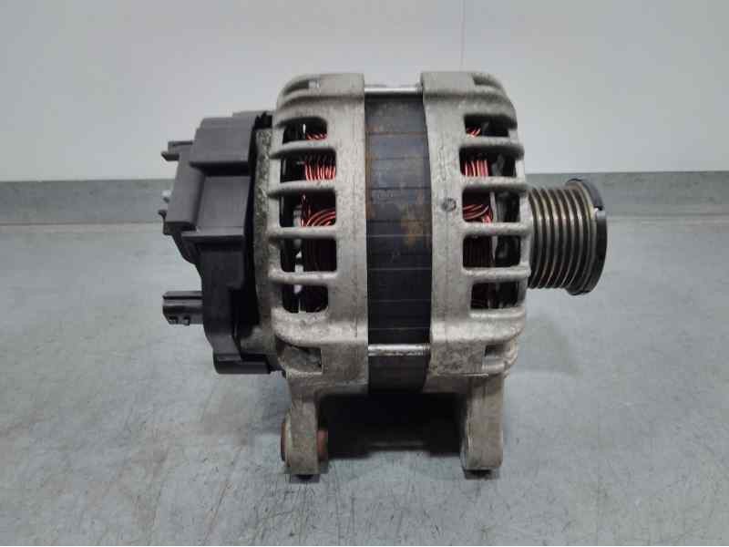 Recambio de alternador para nissan x-trail (t32) acenta referencia OEM IAM 231004BE0A  BOSCH