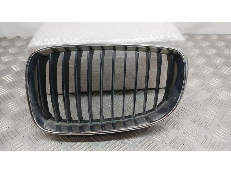 Recambio de rejilla delantera para bmw 1 (e87) 118 d referencia OEM IAM 7166439 IZQUIERDA 