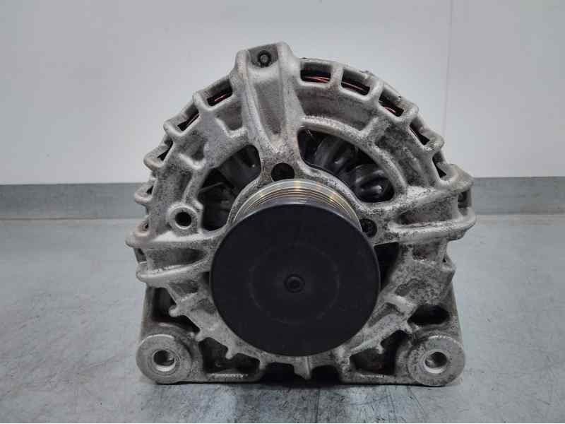 Recambio de alternador para nissan x-trail (t32) acenta referencia OEM IAM 231004BE0A  BOSCH