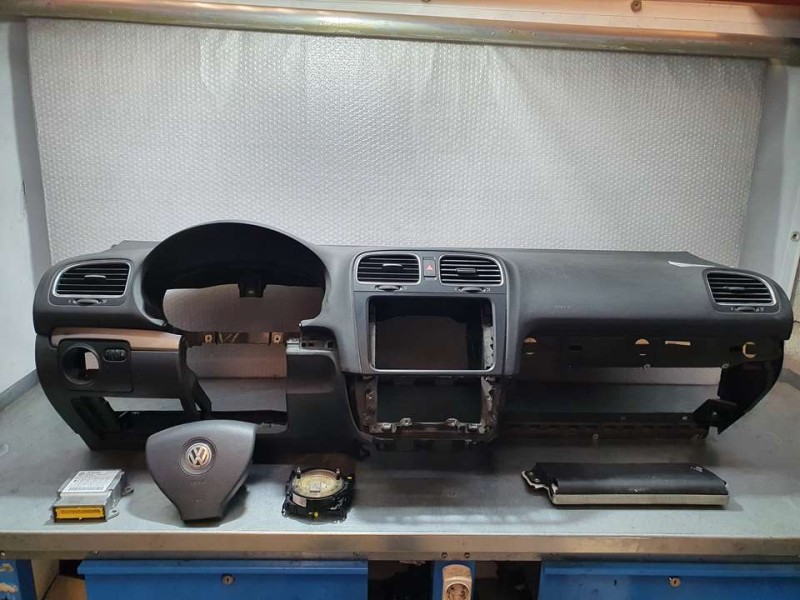 Recambio de kit airbag para volkswagen golf vi (5k1) advance referencia OEM IAM 5K0880201AA81U  C/ SALPICADERO Y SIN PRETENSORES