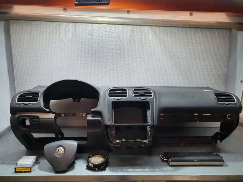 Recambio de kit airbag para volkswagen golf vi (5k1) advance referencia OEM IAM 5K0880201AA81U  C/ SALPICADERO Y SIN PRETENSORES