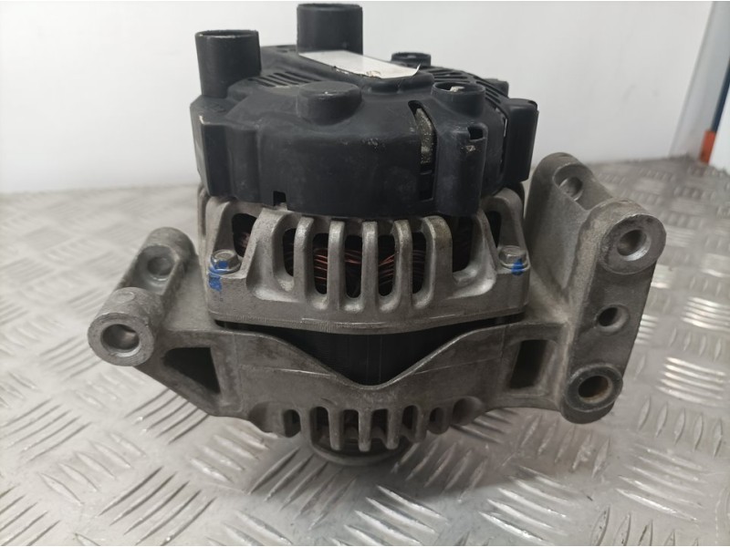 Recambio de alternador para opel combo (corsa c) familiar referencia OEM IAM 13256930  VALEO