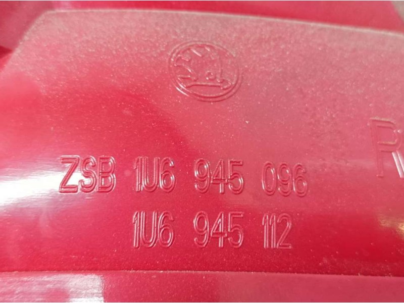 Recambio de piloto trasero derecho para skoda octavia berlina (1u2) ambiente referencia OEM IAM 1U6945096  ROZADO