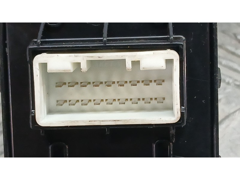 Recambio de mando elevalunas delantero izquierdo para kia sportage iv (ql, qle) 1.6 gdi referencia OEM IAM 93571F1070  