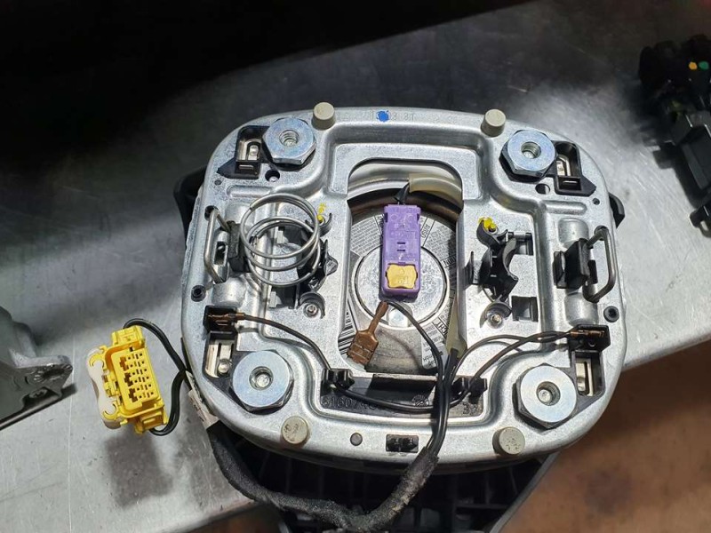 Recambio de kit airbag para volkswagen golf vi (5k1) advance referencia OEM IAM 5K0880201AA81U  C/ SALPICADERO Y SIN PRETENSORES