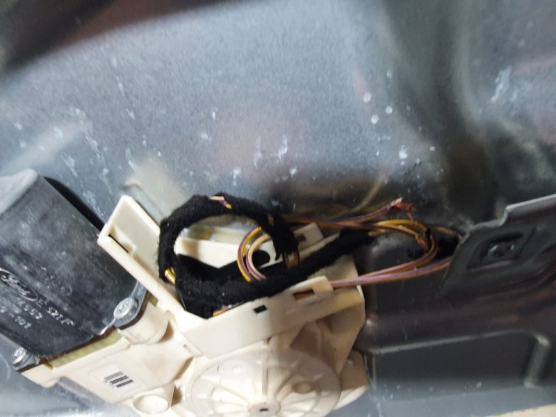 Recambio de elevalunas delantero derecho para ford focus berlina (cap) trend referencia OEM IAM 984705121  BROSE ELECTRICO 2 CAB