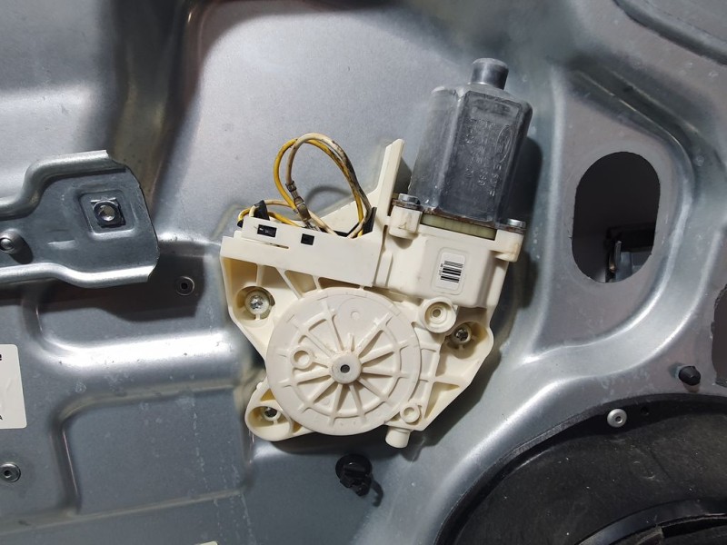 Recambio de elevalunas delantero izquierdo para ford focus berlina (cap) trend referencia OEM IAM 984570121  BROSE ELECTRICO 2 C