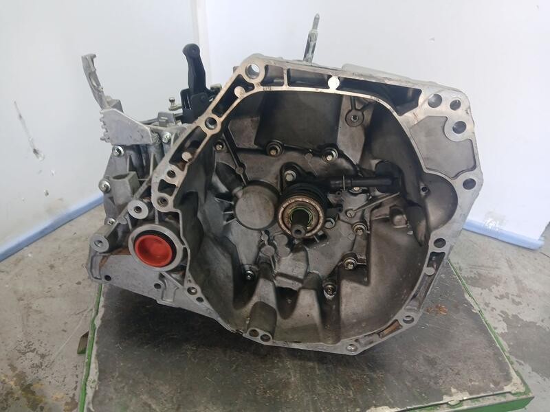 Recambio de caja cambios para nissan juke (f15) acenta referencia OEM IAM JR5339 059394 5VELOCIDADES