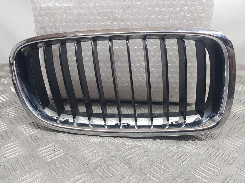 Recambio de rejilla delantera para bmw serie 3 lim. (f30) 318 d referencia OEM IAM 51137255412  DERECHA