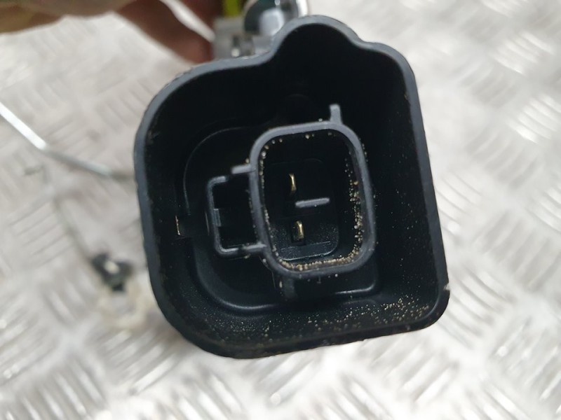Recambio de cerradura puerta delantera derecha para toyota aygo (kgb/wnb) básico referencia OEM IAM SIN REF  2 PINES