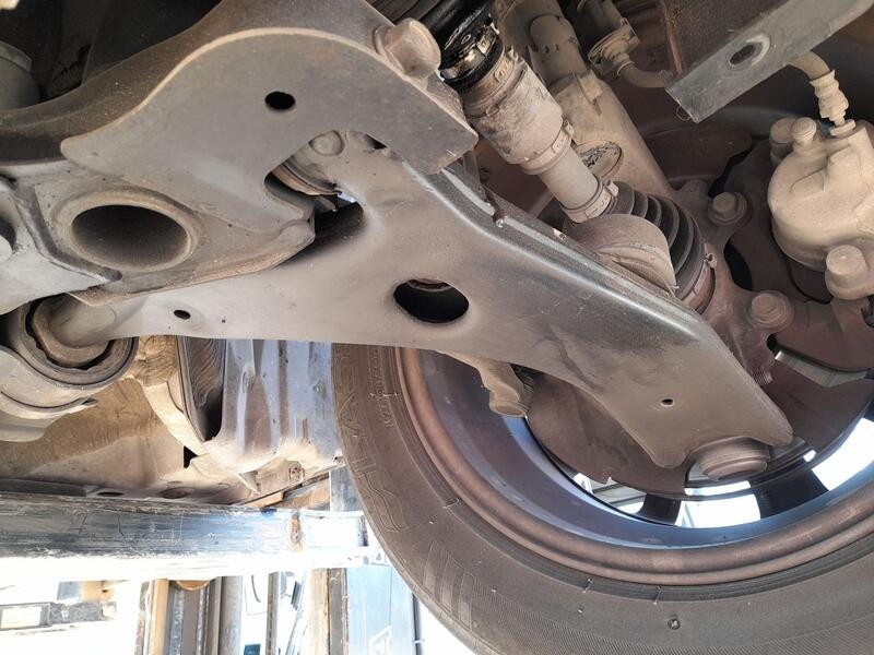 Recambio de brazo suspension inferior delantero izquierdo para mazda 5 (cr) 2.0 cd (cr19) referencia OEM IAM CD9934350A  