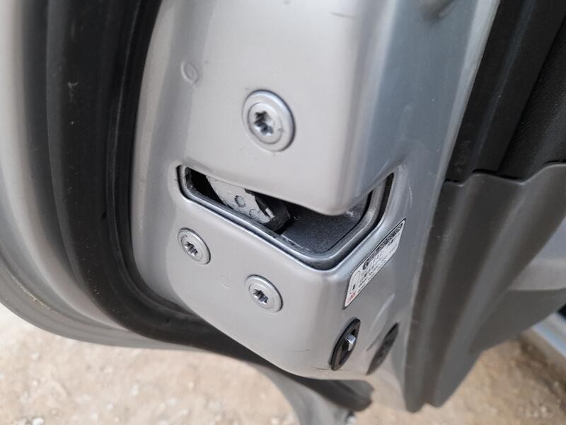 Recambio de cerradura puerta trasera izquierda para toyota prius (hw2) 1.5 hybrid (hw20) referencia OEM IAM 6906047041  