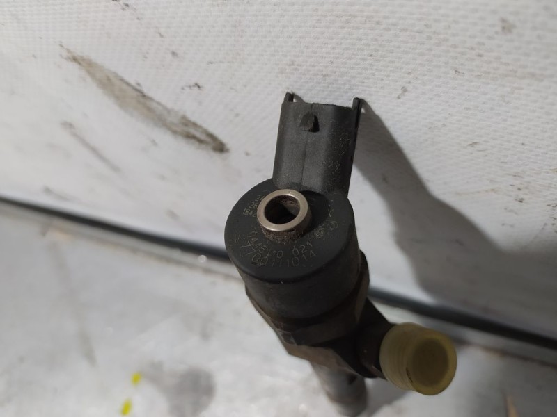 Recambio de inyector para renault laguna ii (bg0) 1.9 dci diesel referencia OEM IAM 7700111014  0445110021