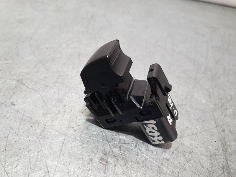 Recambio de mando elevalunas delantero izquierdo para mitsubishi space star 120 kaiteki referencia OEM IAM 8608A320  