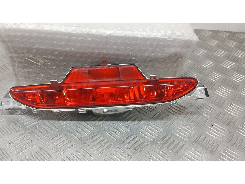 Recambio de piloto trasero central para peugeot 208 (p2) active pack referencia OEM IAM 9674308980 ANTINIEBLA PARAGOLPES 