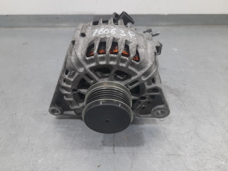 Recambio de alternador para kia cee´d sporty wagon lx referencia OEM IAM 373002A600 TG12C090 VALEO