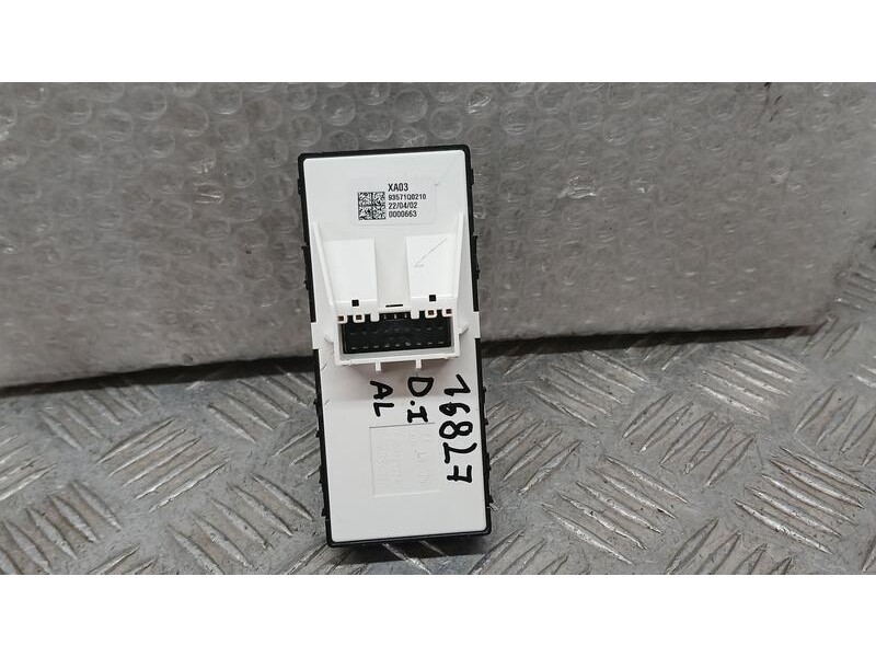 Recambio de mando elevalunas delantero izquierdo para hyundai bayon (bc3) 1.2 mpi referencia OEM IAM 93571Q00104X  