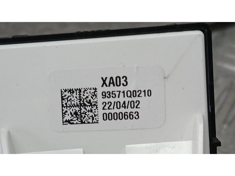Recambio de mando elevalunas delantero izquierdo para hyundai bayon (bc3) 1.2 mpi referencia OEM IAM 93571Q00104X  