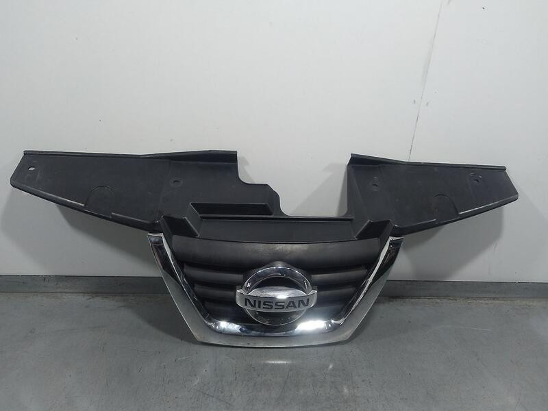 Recambio de rejilla delantera para nissan juke (f15) acenta referencia OEM IAM 620701ka6a  